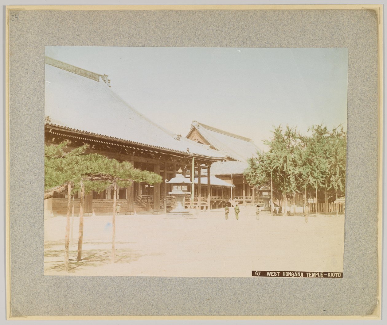 West Honganji Temple, Kyoto, Japan (handfärgat svartvitt foto) av Japanese Photographer
