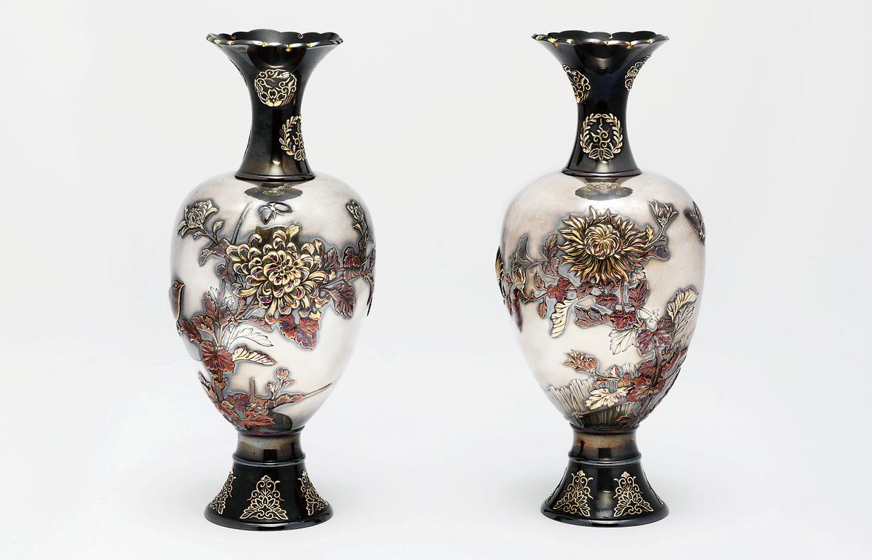 Ett par Ozeki Studiovaser, Meiji-period, sent 1800-tal (keramik med guld och koppar) av Japanese School