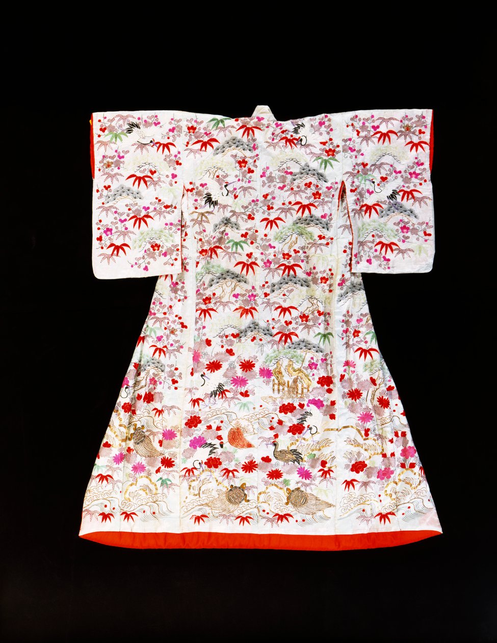 En furisode av vit sidendamast stencilerad med bambublad och plommonblommor av Japanese School