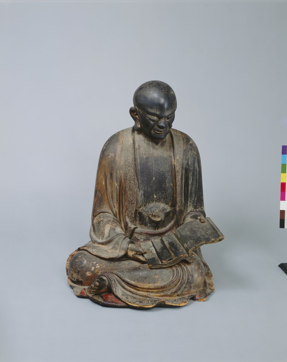 Arhat (heliga män): tre från de fem Hundred Arhat, c.1687 - 95 (Trä, torr lack och guld, med färger (tillämpas senare)) av Japanese School