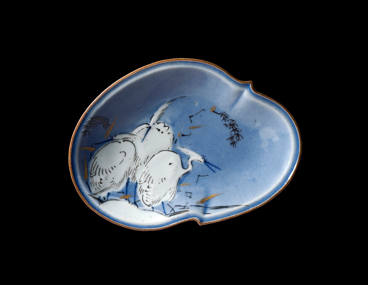 Arita fat, ca 1730-40 (porslin med underglasyr blå & guld & silver överglasyr) av Japanese School