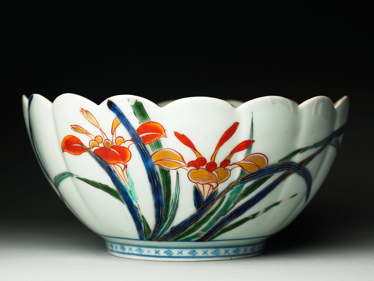 Skål med räfflade sidor och bågad kant, ko-Imari ware, ca 1770-20 (lergods med blå underglasyr och överglasyr emalj) (se även 117721) av Japanese School