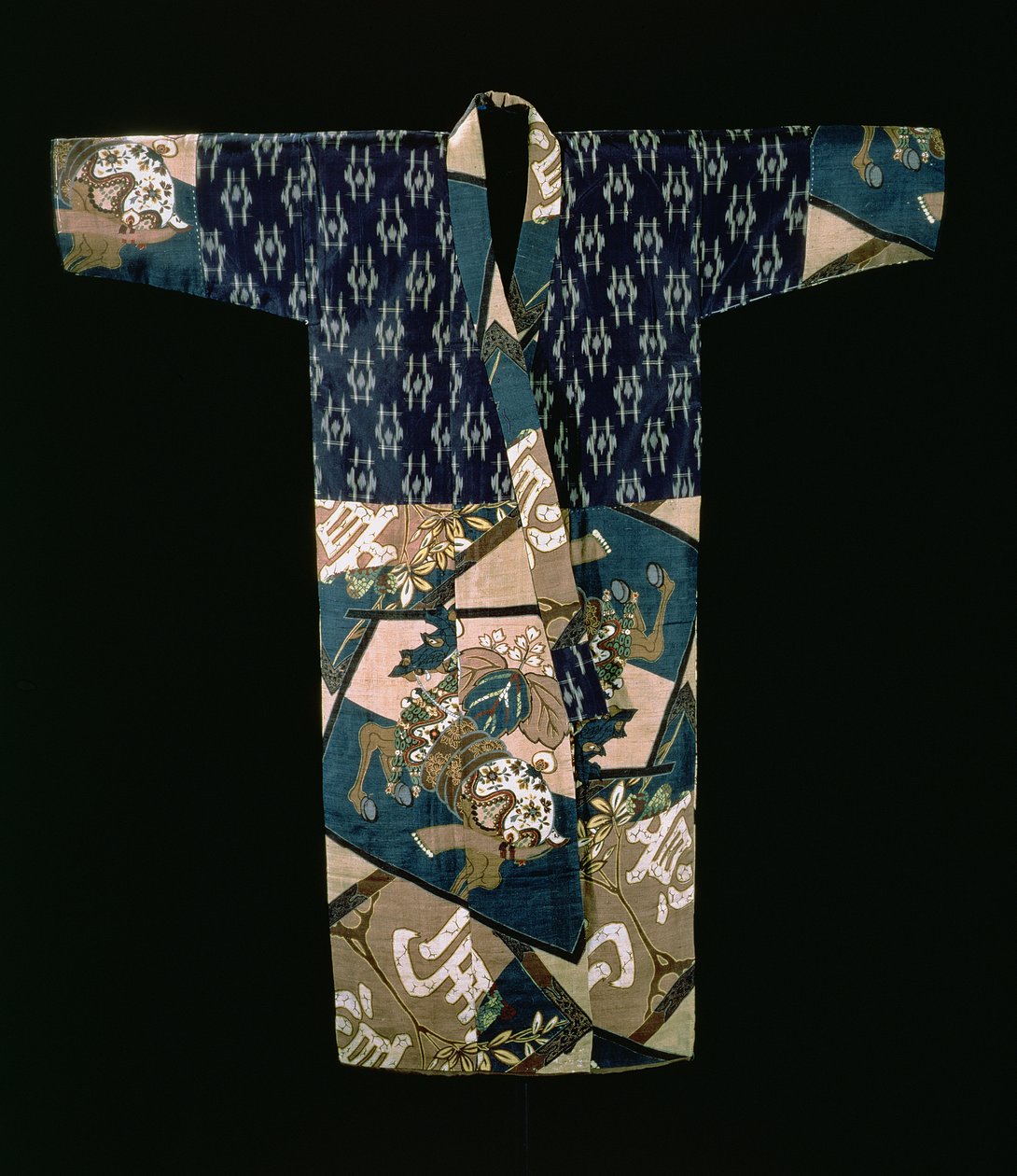 Nagajuban för pojkar under kimono med design av kaparisonerade hästar, Showa-perioden, före 1950 (vävt siden med tie-dyed och stenciltryckt dekoration) av Japanese School