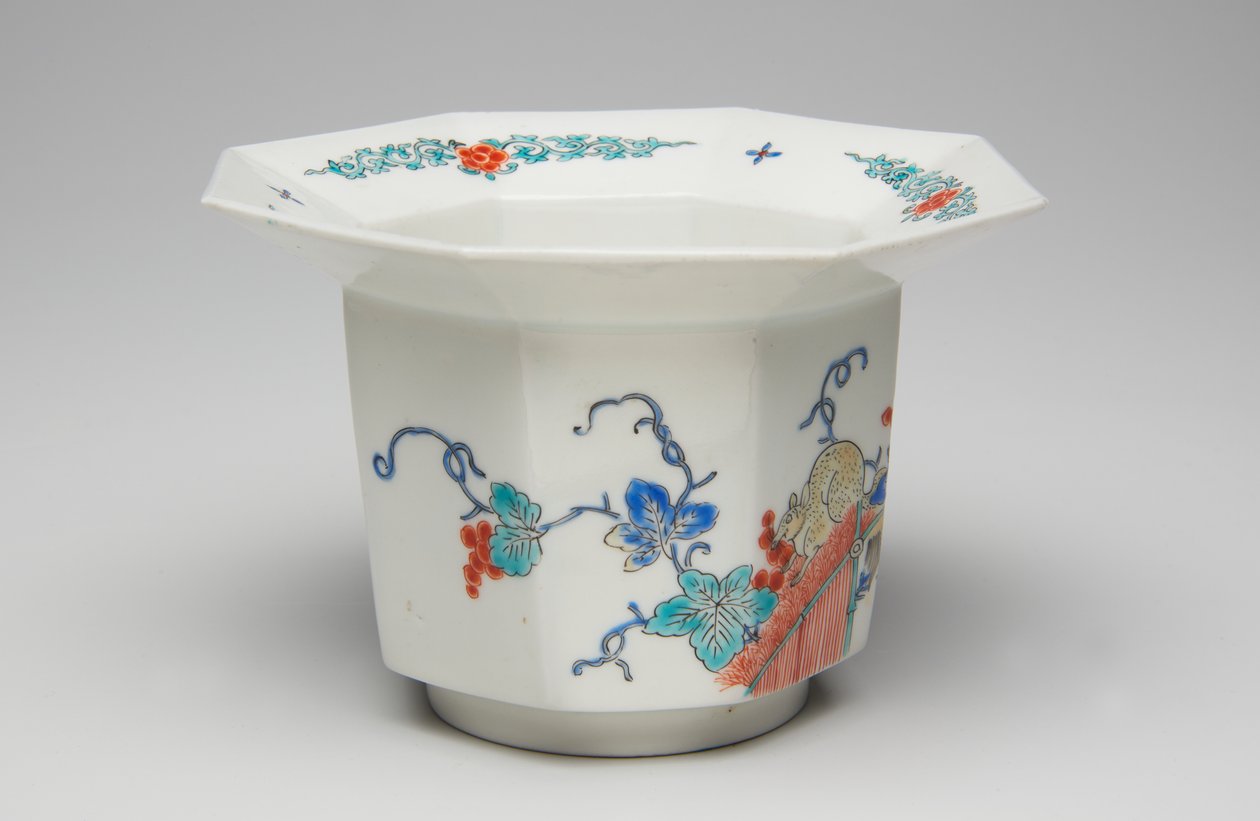 Bägare, sent 1600-tidigt 1700-tal (Kakiemon, porslin med överglasyr emalj) av Japanese School