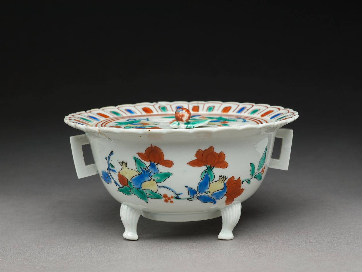 Koro skål med platt lock, Kakiemon relaterade porslin av Japanese School
