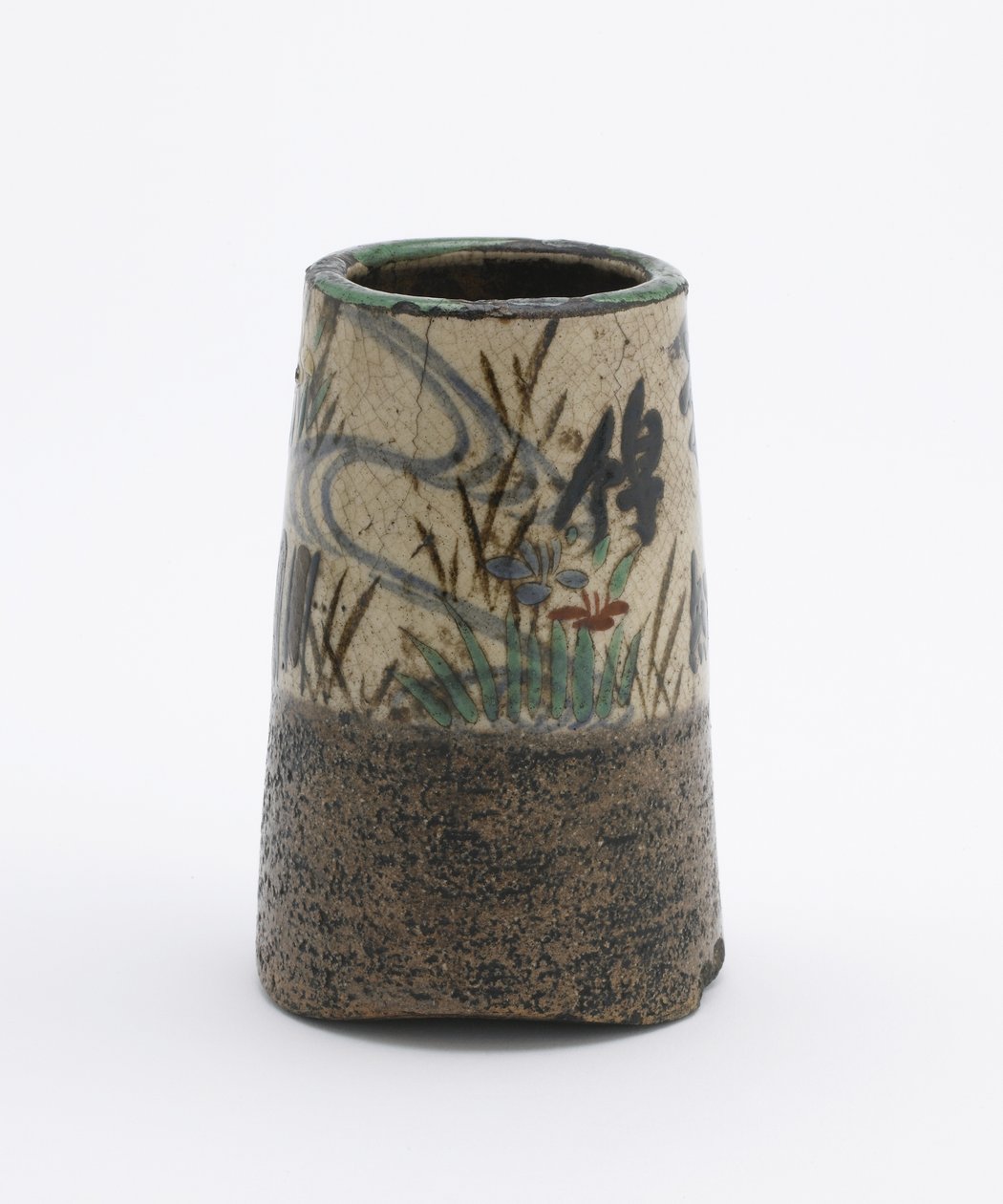 Skänkställ, avsmalnande cylindriskt med vågig trefoilfot, Kyoto, Kyoto-fu, Edo-period (keramik) av Japanese School