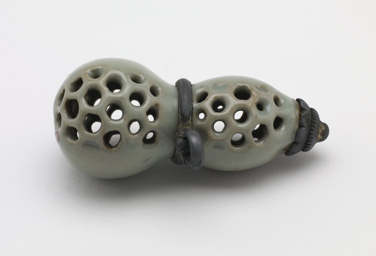 Netsuke i form av en kalebass, Yamashiro-provinsen, Edo-perioden eller Meiji-eran (keramik) av Japanese School