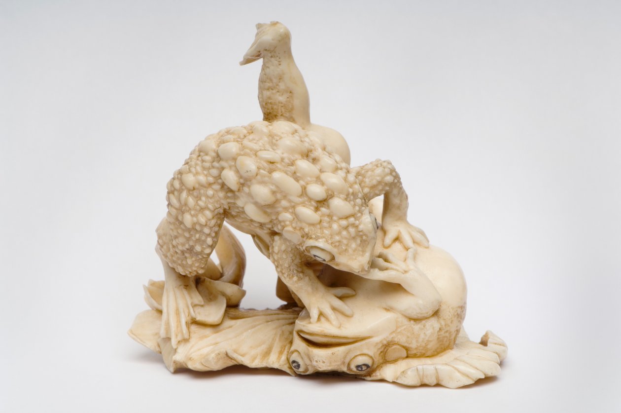 Okimono av två paddor på ett lotusblad, ca 1550-1600 av Japanese School