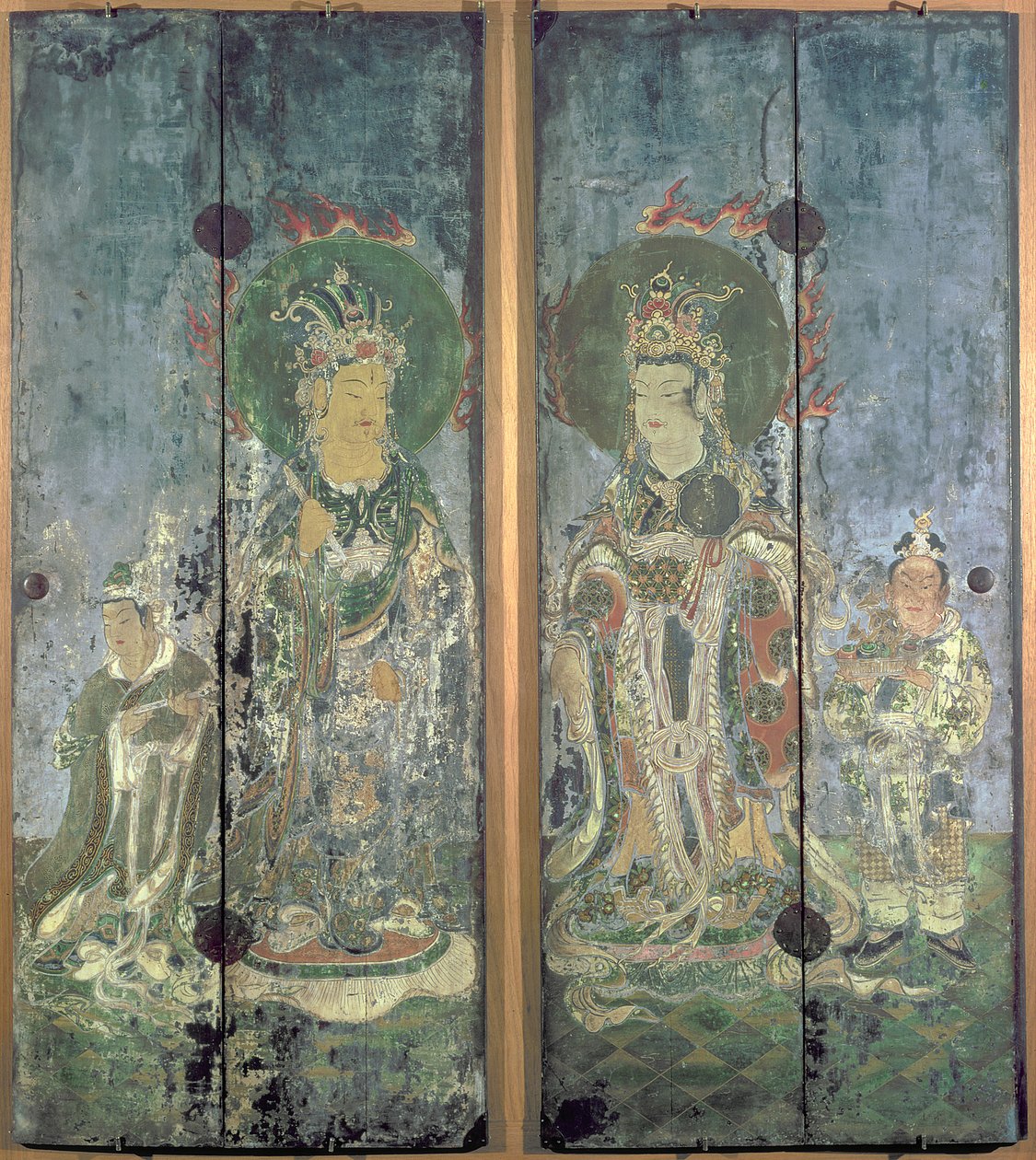 En av ett par helgedomsdörrar, föreställande Brahma och Indra eller Bonten och Taishakuten, Muromachi-perioden (polykrom och förgyllt trä över lack) av Japanese School