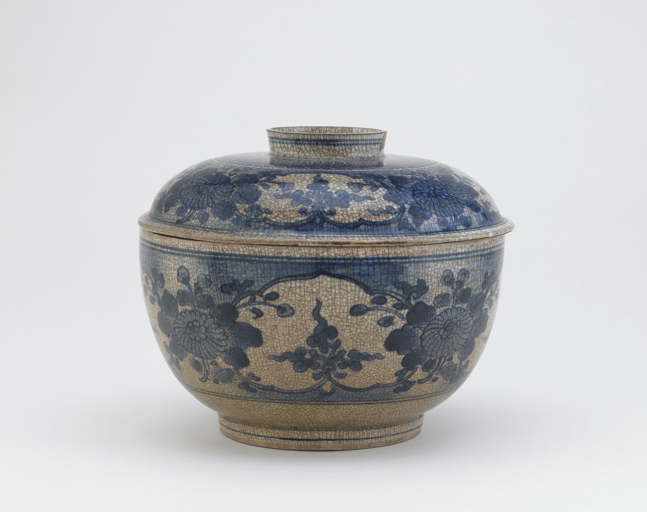Serveringsskål med lock, Arita, Saga-prefekturen, Edo-period, sent 1600-tal (keramik) av Japanese School