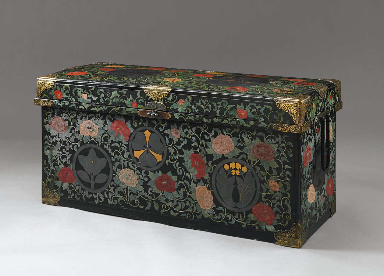 Förvaringsstam (Nagamochi), Edo-period (lack & förgylld koppar) av Japanese School