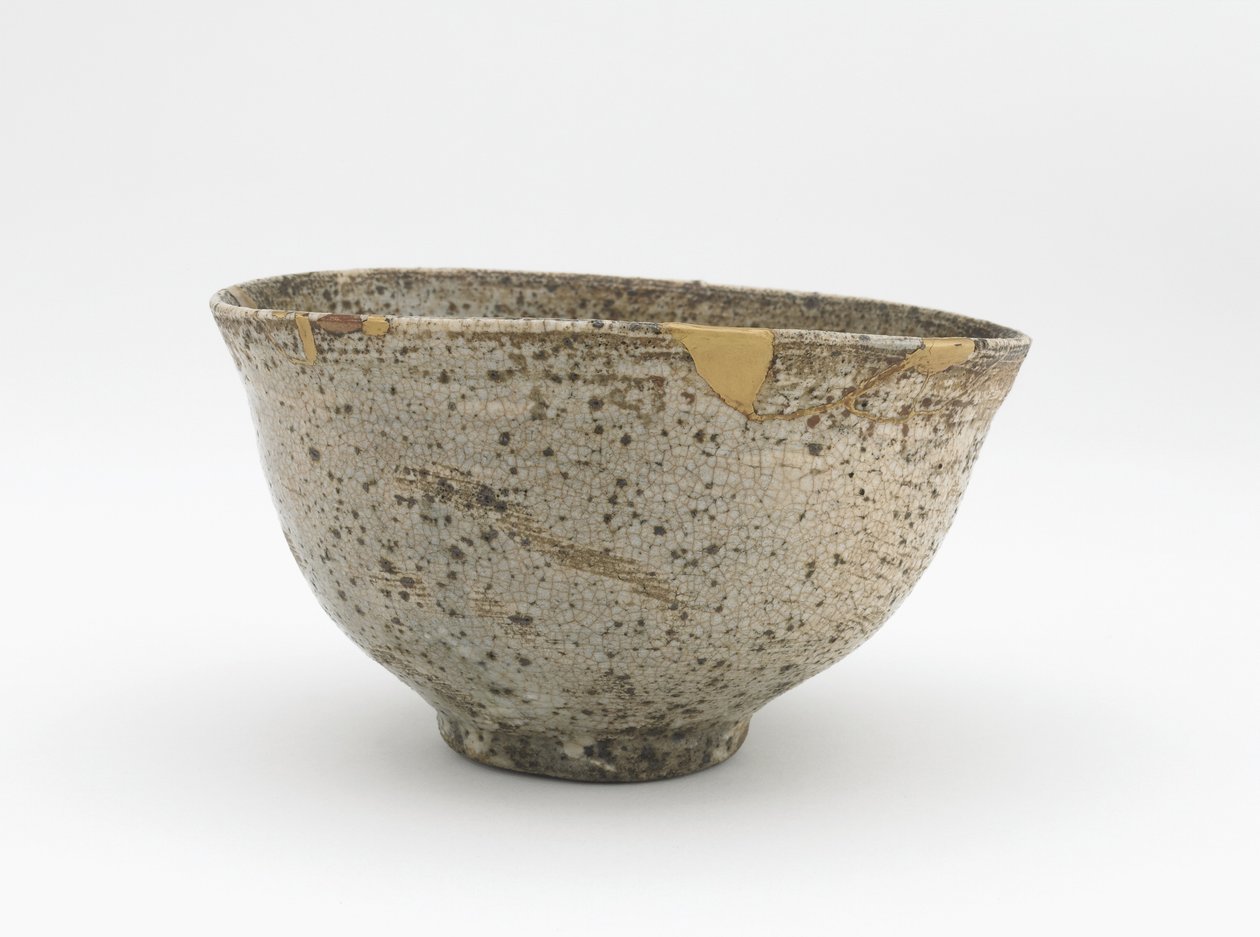 Teskål, Edo-period, 1700-mitten av 1800-talet (stengods med vit slip borstad under trä-aska glasyr) av Japanese School