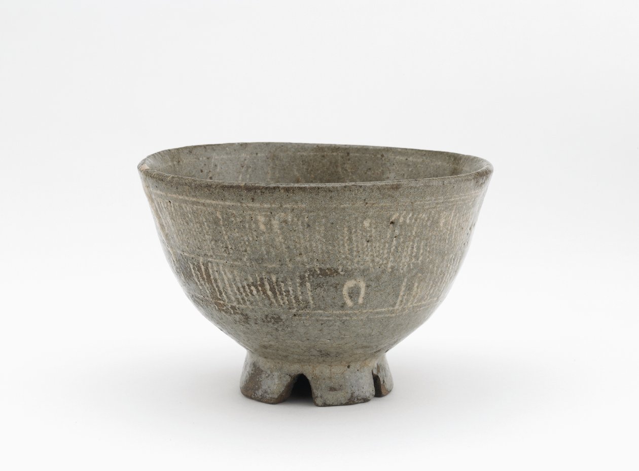 Teskål i mishima-stil, Saga-prefekturen, Edo-perioden, tidigt 1600-tal (stengods med imponerade och inskurna mönster inlagda med vit slip) av Japanese School