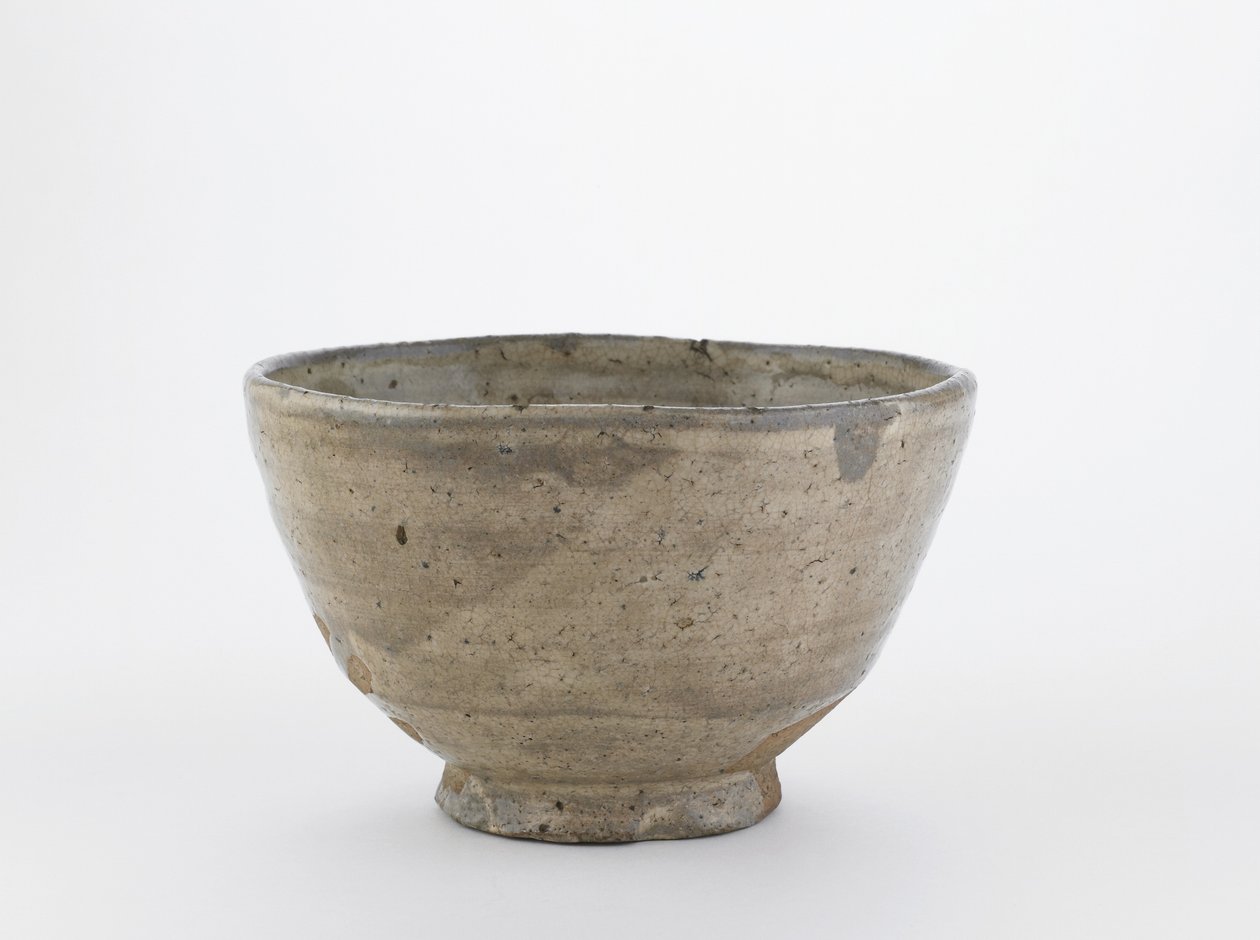 Teskål med avsedd kant, Hagi, Yamaguchi prefektur, Edo-period (stengods med vit slip under trä-aska glasyr) av Japanese School