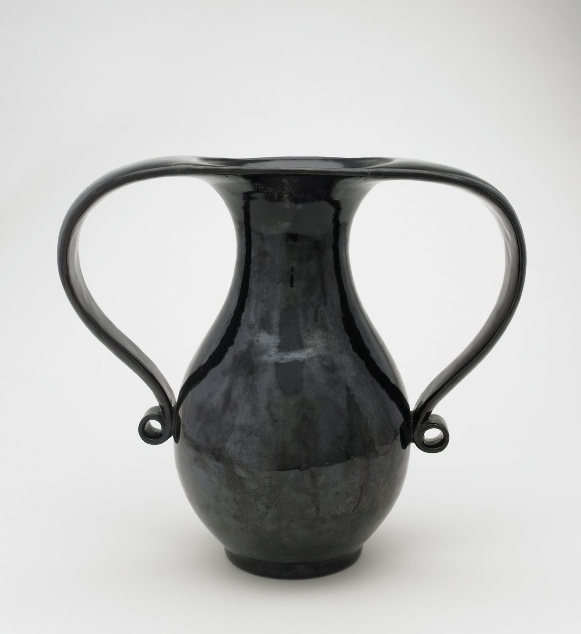 Vas i mimikuchi-form, Seto, Kyoto-fu eller Aichi Prefecture, Edo-period eller Meiji-eran (stengods med järnglasyr) av Japanese School