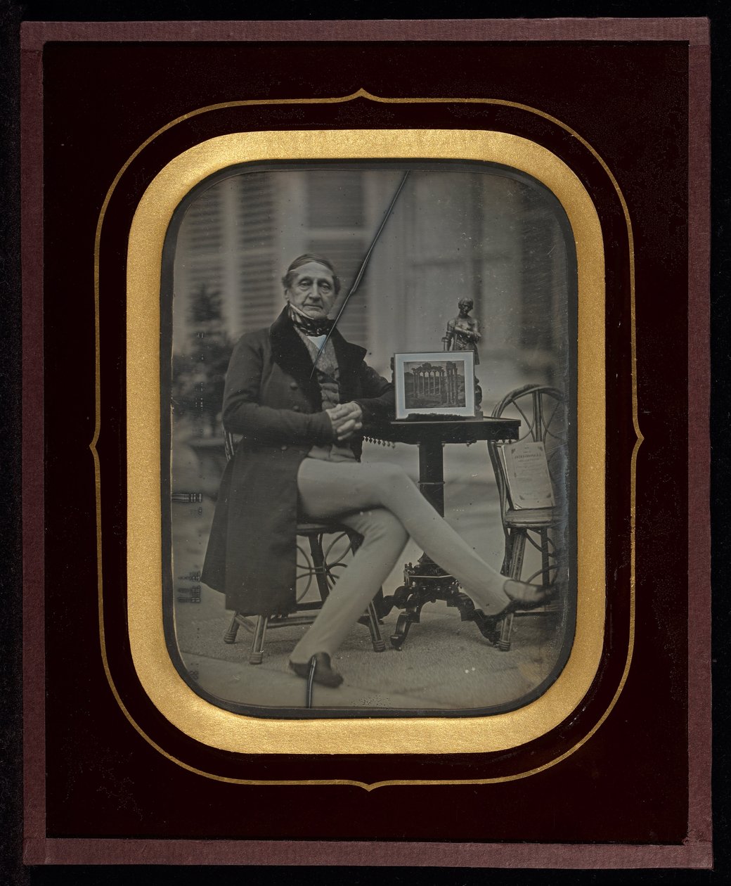 Självporträtt med Daguerreotyp av Forum Romanum av Jean Gabriel Eynard