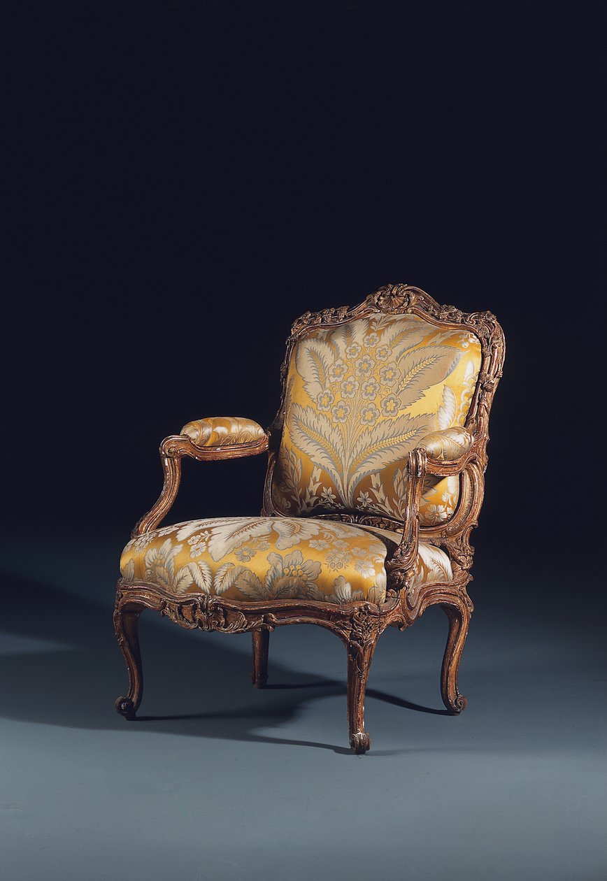 En av ett par Louis XV fauteuils a la Reine (trä & textil) av Jean (fl.1737 63) Gourdin