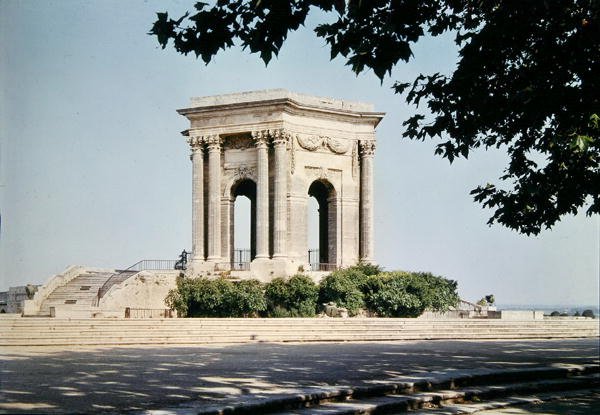 Utsikt över Chateau dEau på Promenade de Peyrou, byggt 1767-75 av Jean Antoine Giral