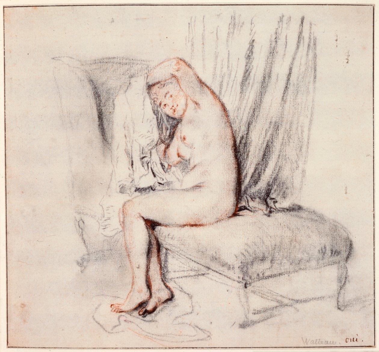 Naken kvinna som sitter på en schäslong och tar på sig skjortan, 1700-tal. av Jean Antoine Watteau