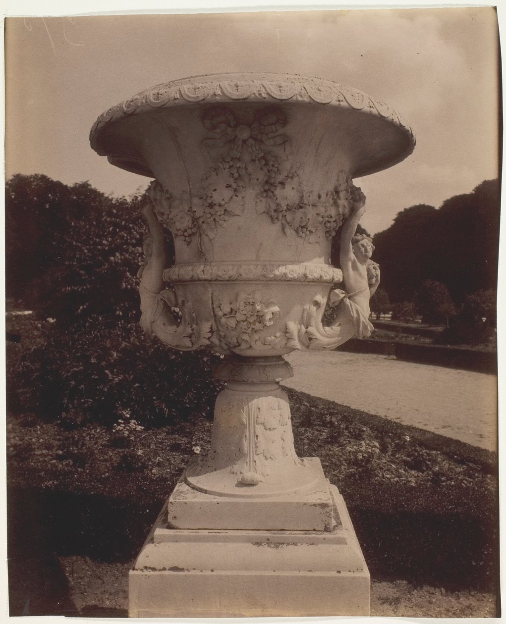 Versailles, (vas) av Jean Eugène Auguste Atget