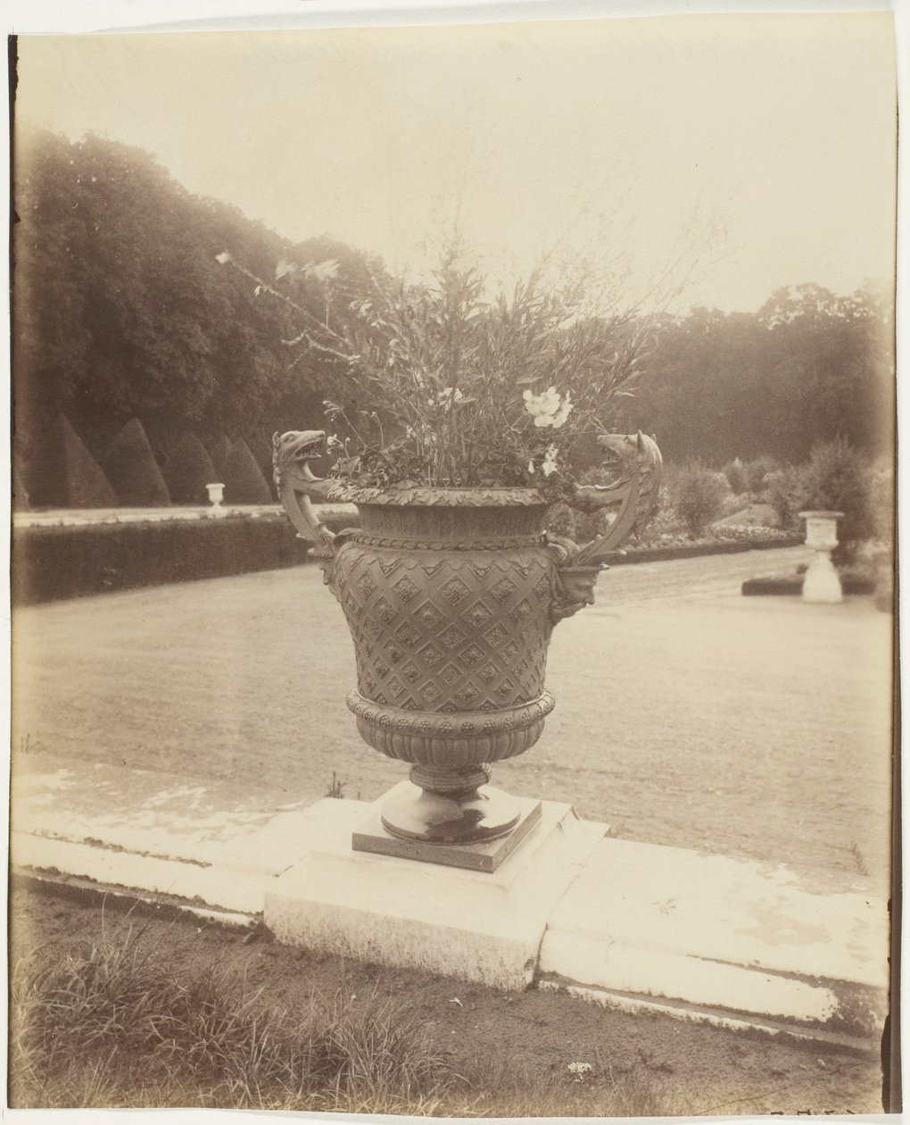 Versailles, vas från Ballin av Jean Eugène Auguste Atget