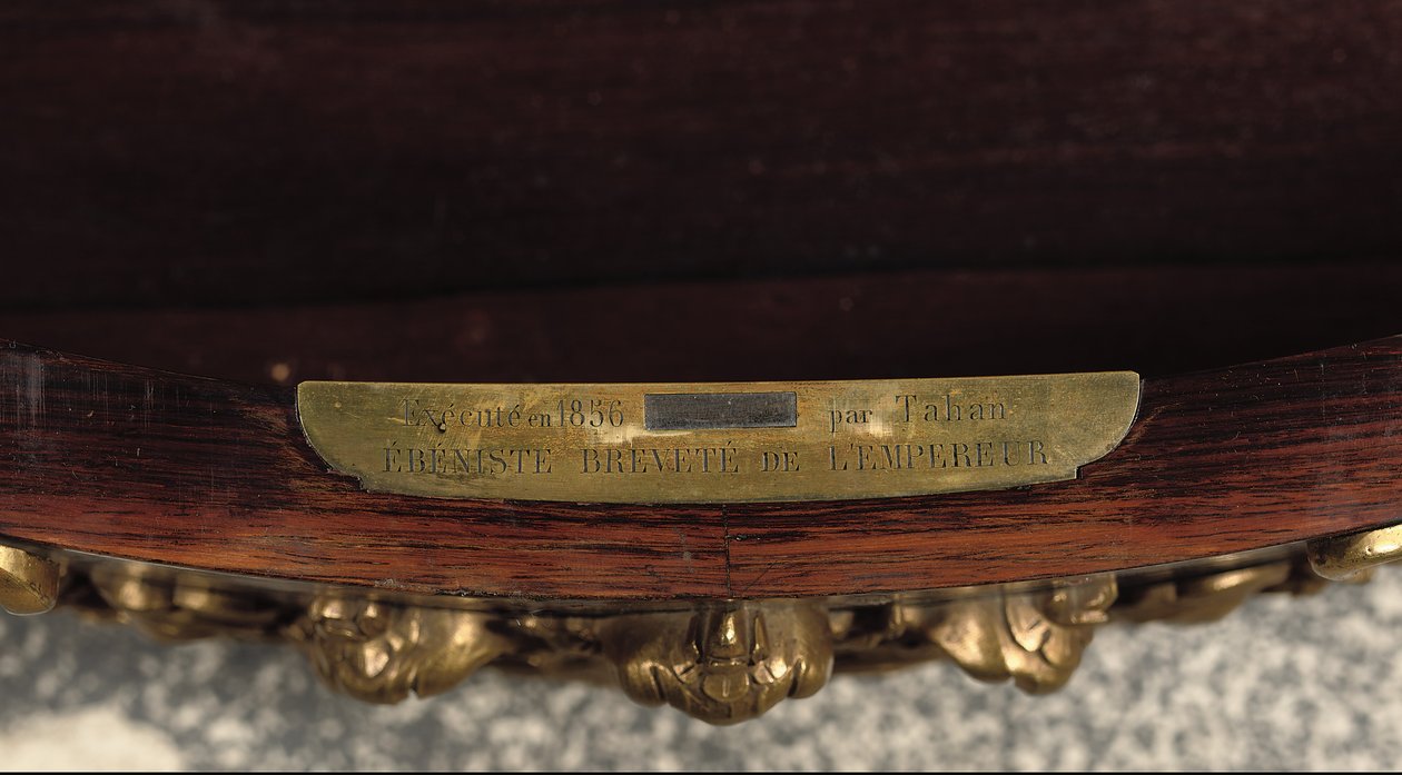 Detalj av ett Napoleon III mittbord, ca 1856 (rosenträ och emalj) (se även 476434 och 476435) av Jean Pierre Alexandre Tahan