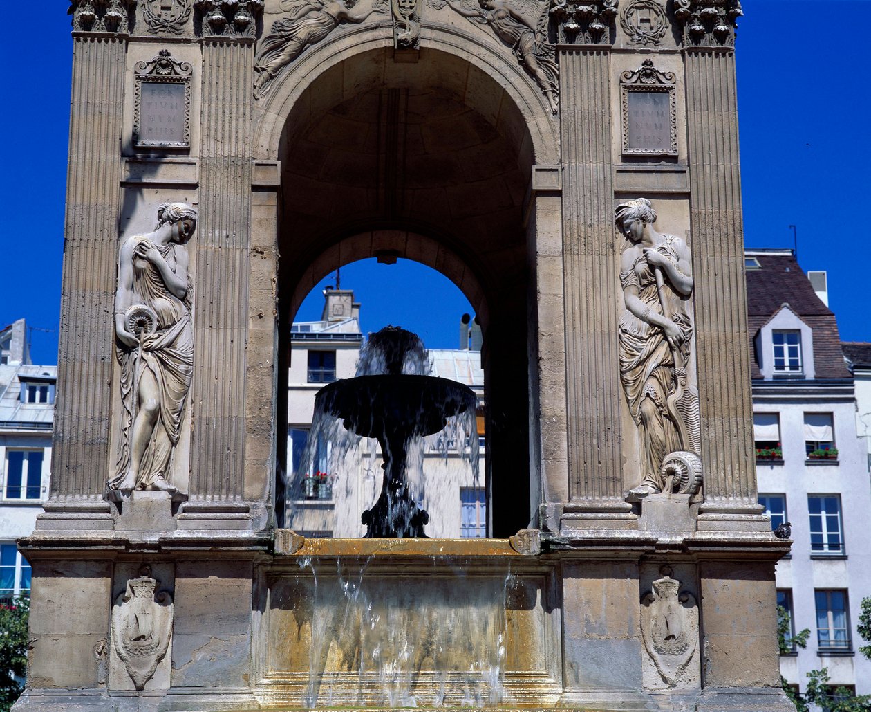 Arkitektur: detalj av de oskyldigas fontän som representerar nymferna. Designad av arkitekterna Jean Goujon, Augustin Pajou och Pierre Lescot. 1546-1549. Place Joachim du Bellay, Paris. av Jean and Lescot Pierre Goujon