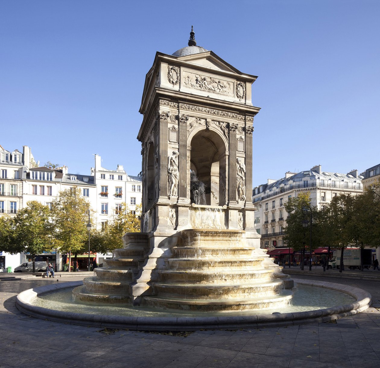 Utsikt över Fontaine des Innocents, i renässansstil, monumental fontän byggd 1549 under Henrik II:s regeringstid (1519-1559) av Jean and Lescot Pierre Goujon