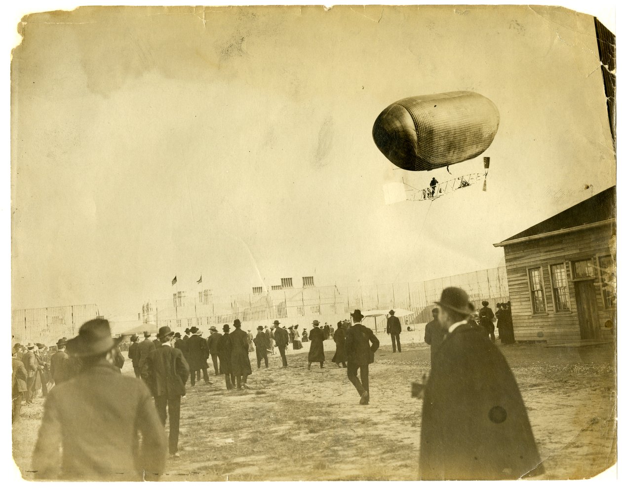 Luftskepp "California Arrow" av Jessie Tarbox Beals