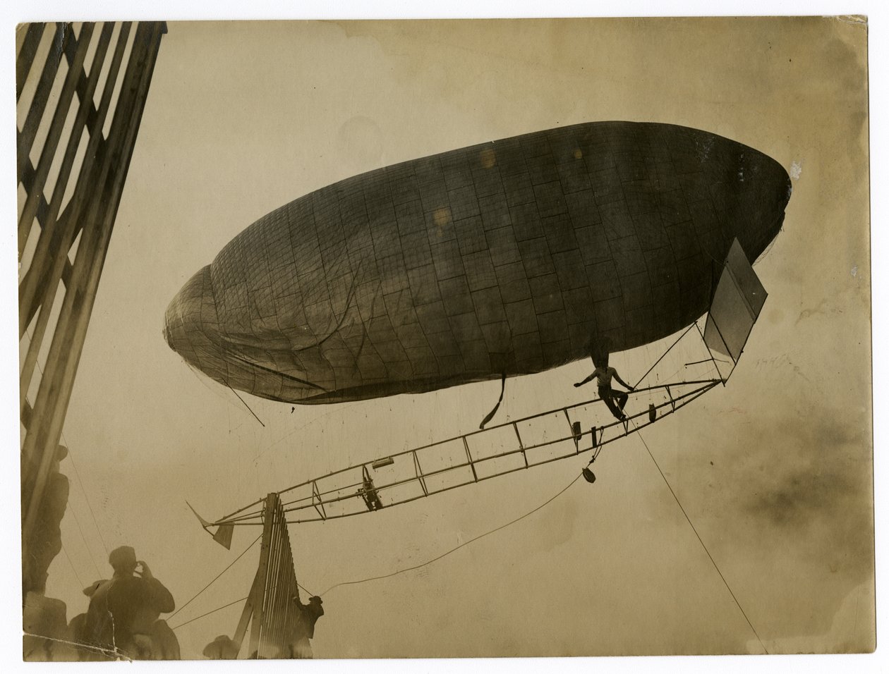 Luftskepp "California Arrow" av Jessie Tarbox Beals
