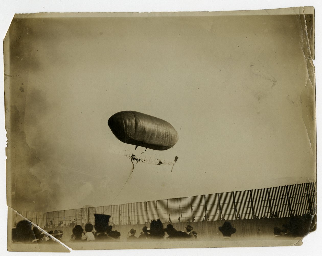 Luftskepp "California Arrow" av Jessie Tarbox Beals
