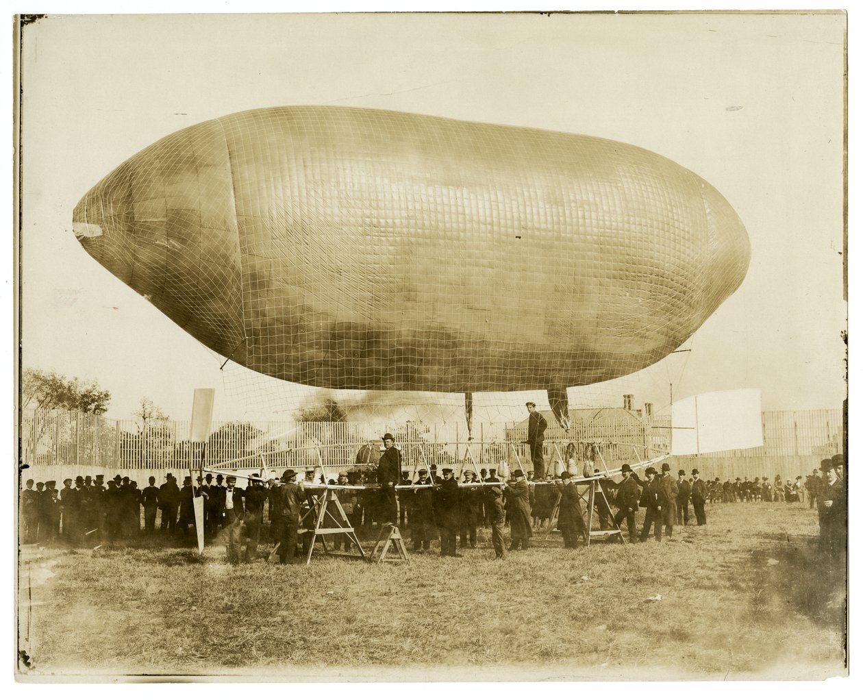 Luftskepp "California Arrow" av Jessie Tarbox Beals