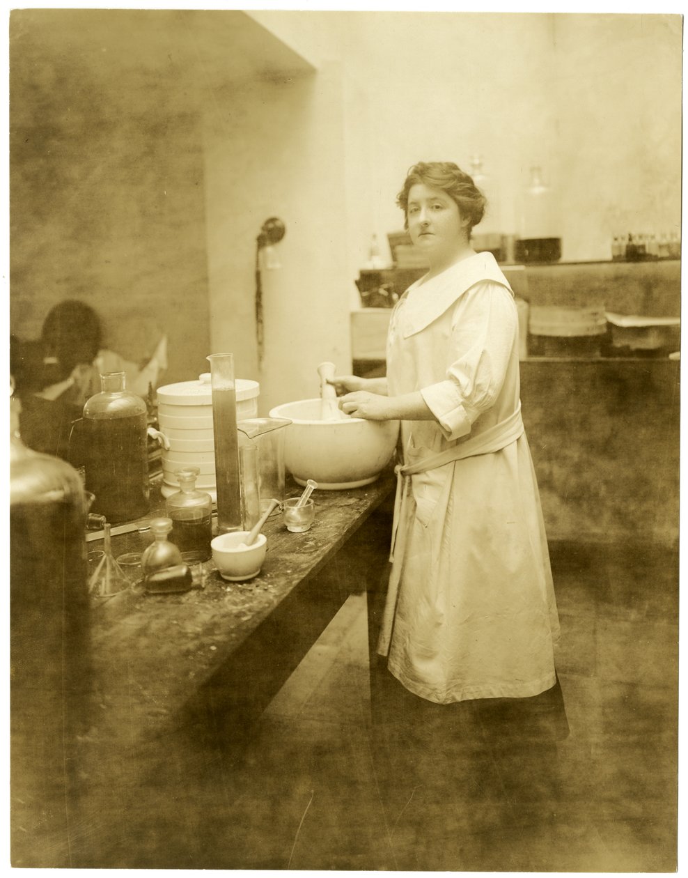 Anne Ann Haviland, parfymör, ca 1915-28 (foto av gelatinsilver) av Jessie Tarbox Beals