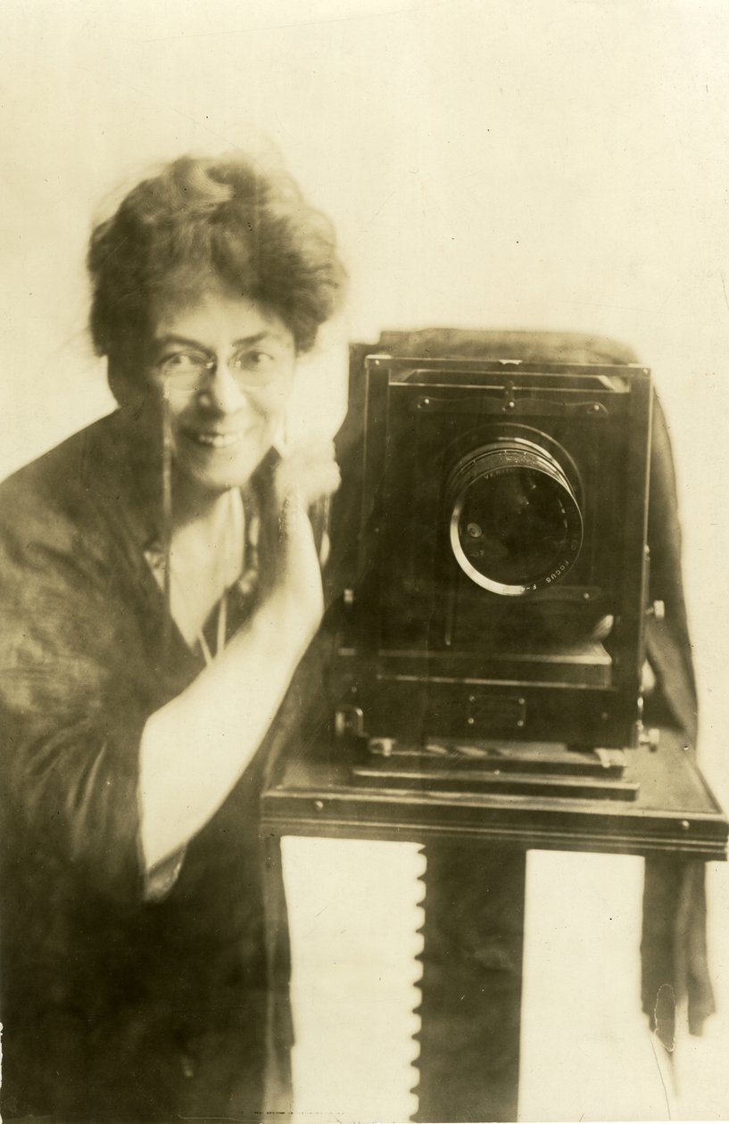 Beals självporträtt, ca 1918-20 (foto av gelatinsilver) av Jessie Tarbox Beals