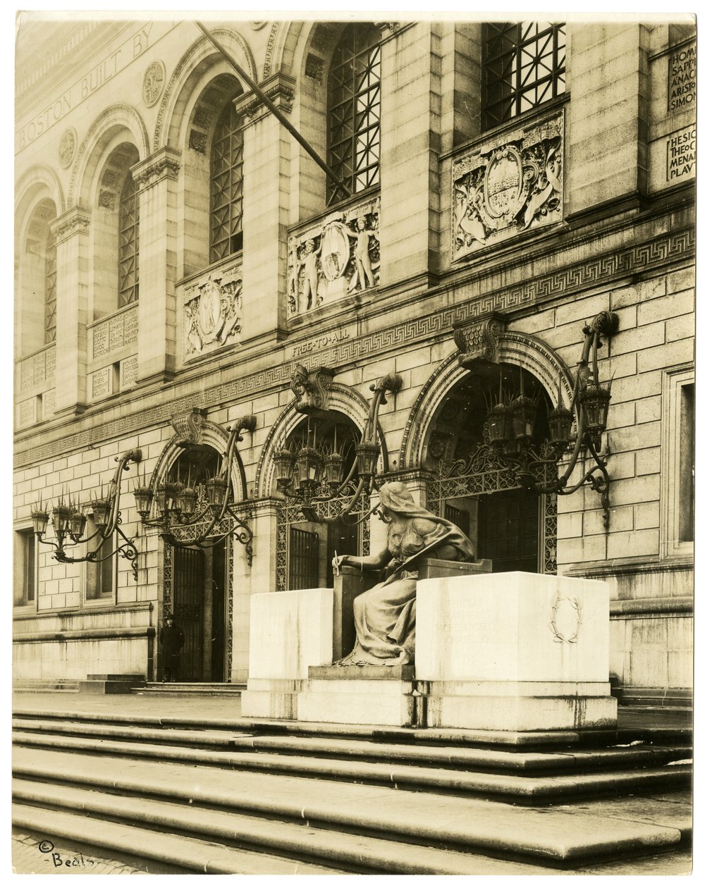 Boston Public Library, Boston, ca 1902-10 (foto av gelatinsilver) av Jessie Tarbox Beals