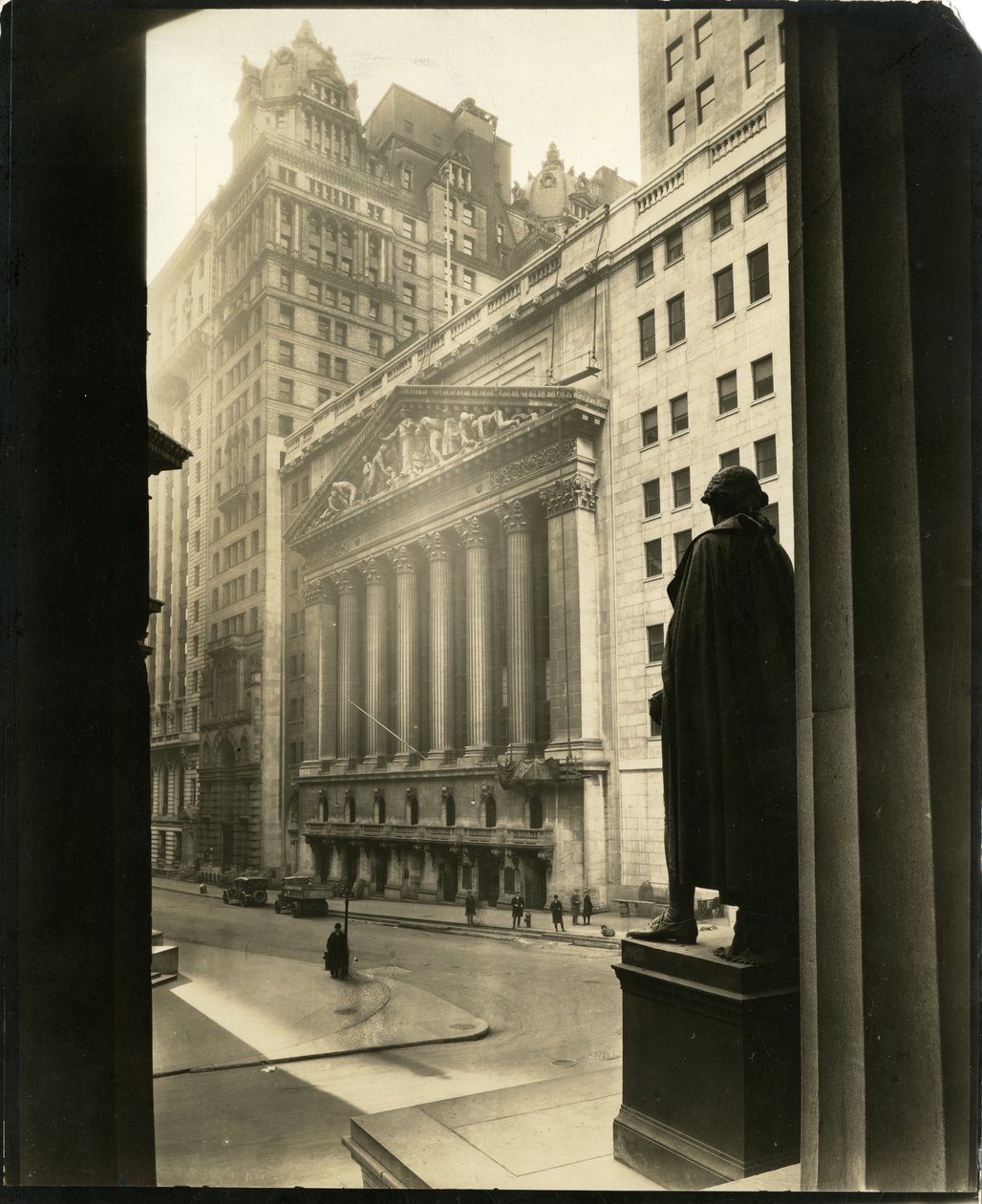 Broad St från Treasury Building, New York, USA, ca 1905-40 (gelatinsilverfoto) av Jessie Tarbox Beals
