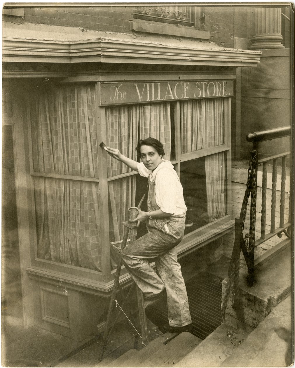 Charlotte Powell, bymålare, ca 1905-16 (foto av gelatinsilver) av Jessie Tarbox Beals