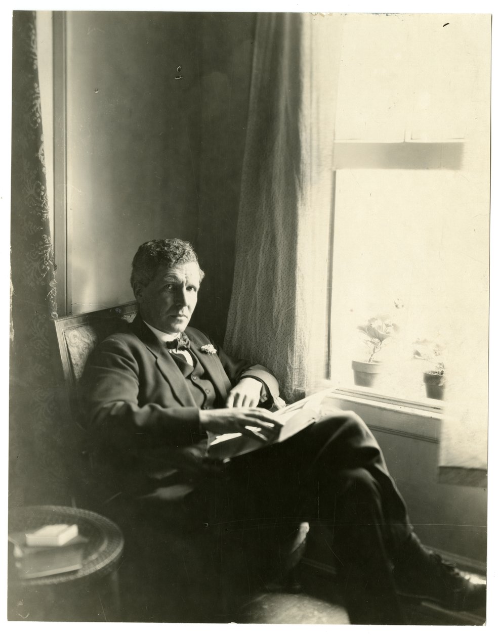 Llewelyn Powys, ca 1905-40 (foto av gelatinsilver) av Jessie Tarbox Beals