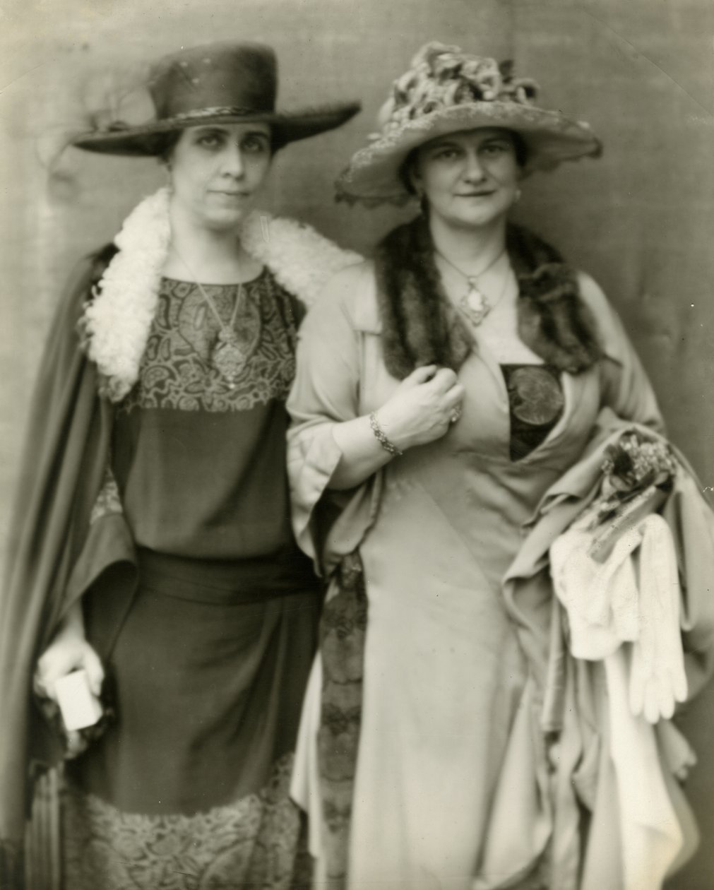 Mrs Coolidge och hennes vän Mrs Frances Parkinson Keyes, 1924 av Jessie Tarbox Beals