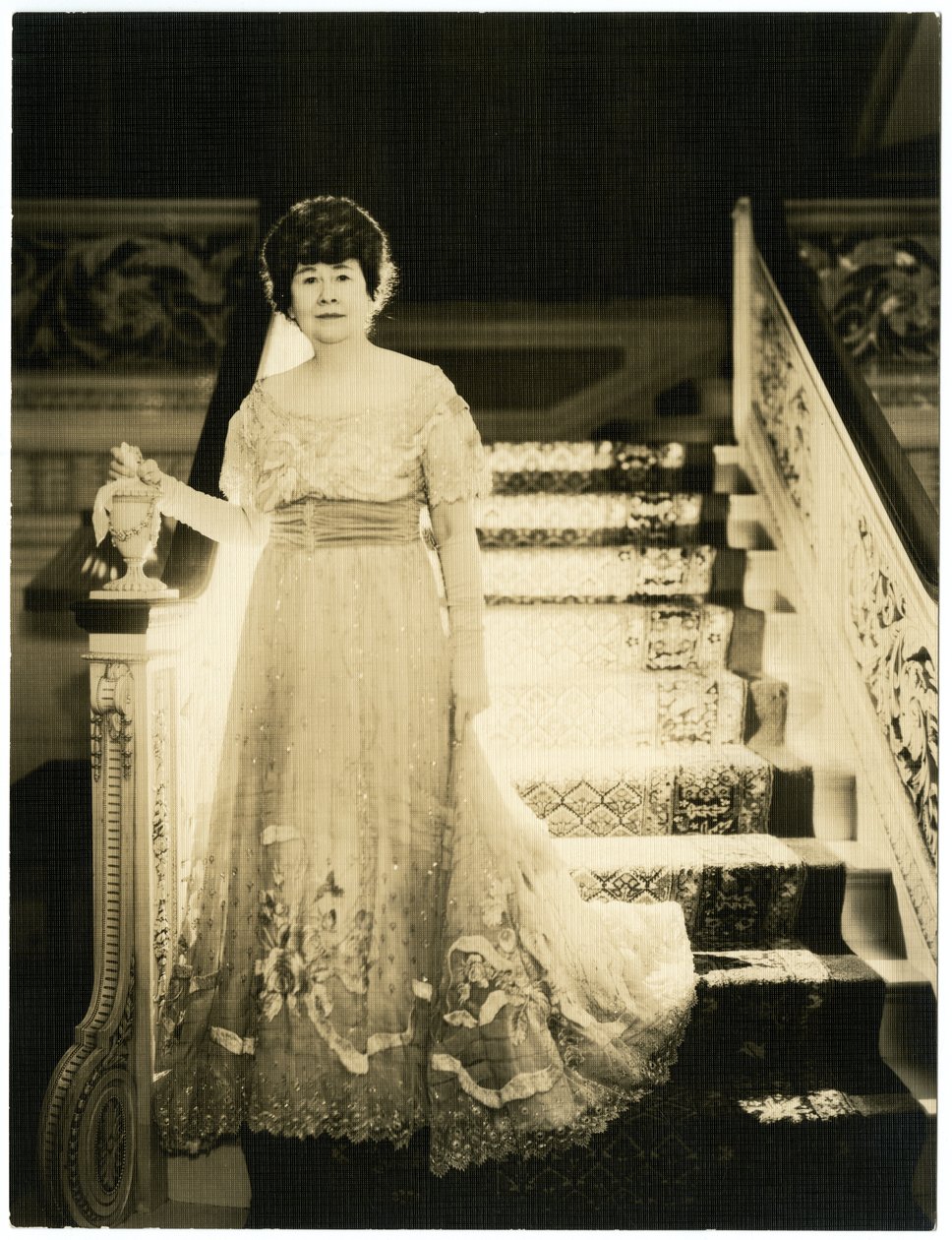 Mrs Frank G Logan från Chicago, konstbeskyddare, ca 1931-34 (foto av gelatinsilver) av Jessie Tarbox Beals