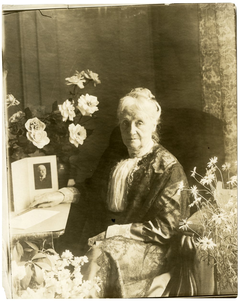 Mrs Greenwich Horne ?, ca 1905-40 (foto av gelatinsilver) av Jessie Tarbox Beals