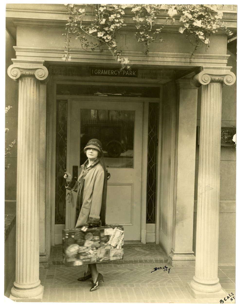 Mrs L C Harper (Mabel Herbert Urner) på väg till Europa för att samla in prover, New York, USA, ca 1905-27 (gelatinsilverfoto) av Jessie Tarbox Beals