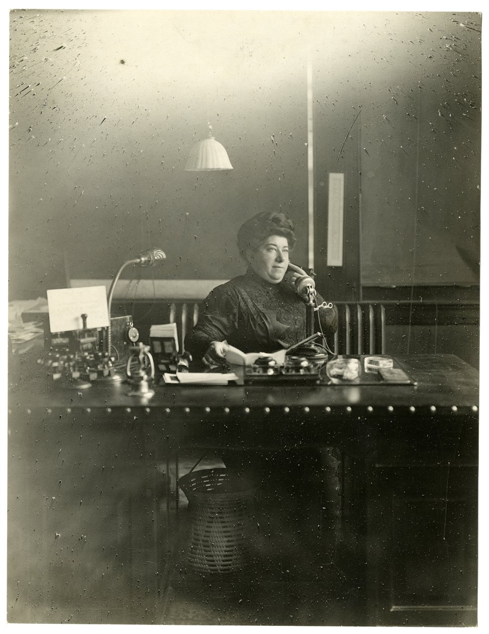 Ms Chas Netcher från Chicago, ägare till en av de största butikerna The Boston Store där. Hon är nu gift igen, hitta hennes namnbyte Mollie Alpiner Netcher Newbury, ca 1905-18 (foto i gelatinsilver) av Jessie Tarbox Beals