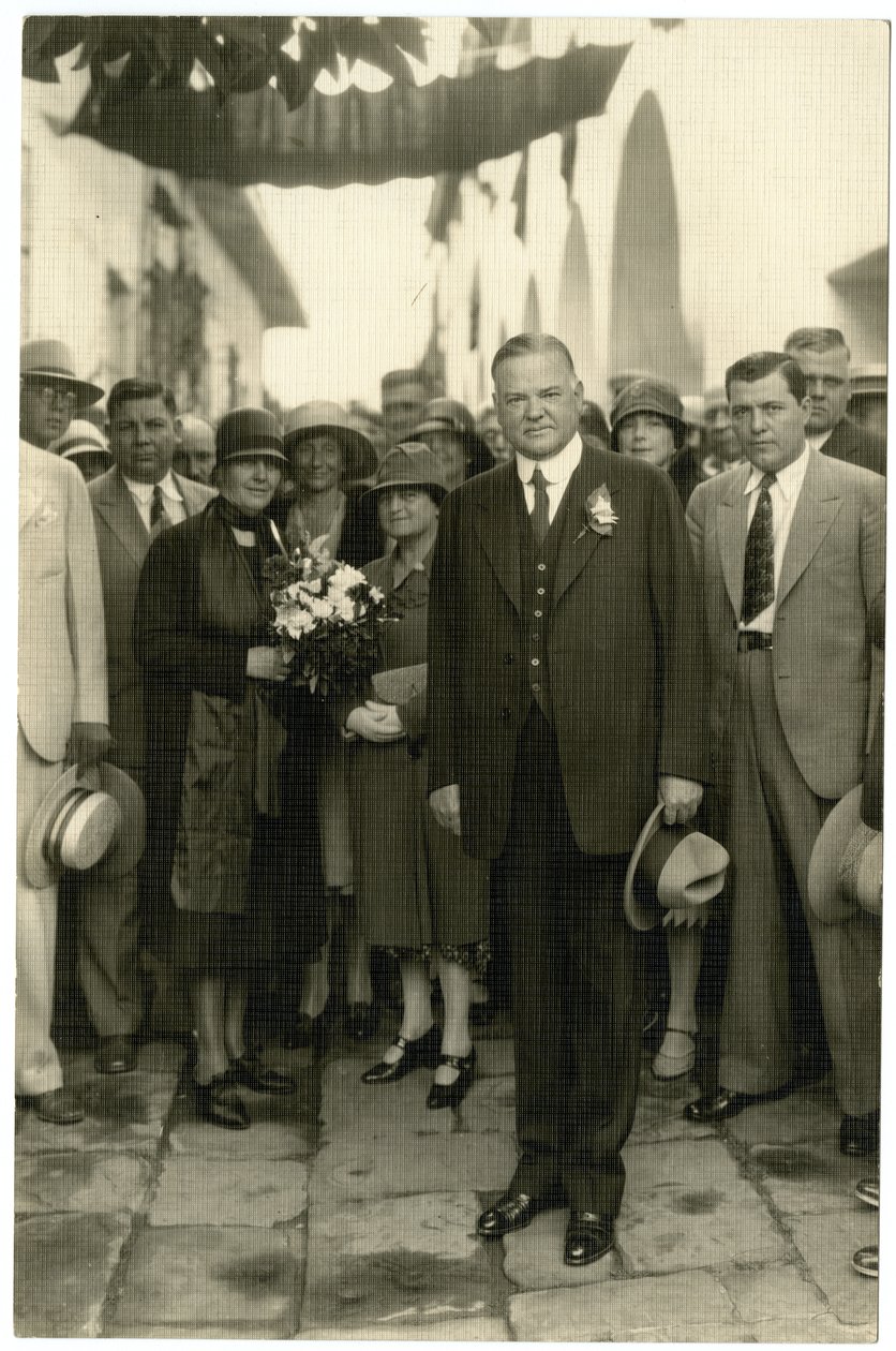 President Hoover - Mrs Hoover håller i buketten, ca 1928-32 av Jessie Tarbox Beals