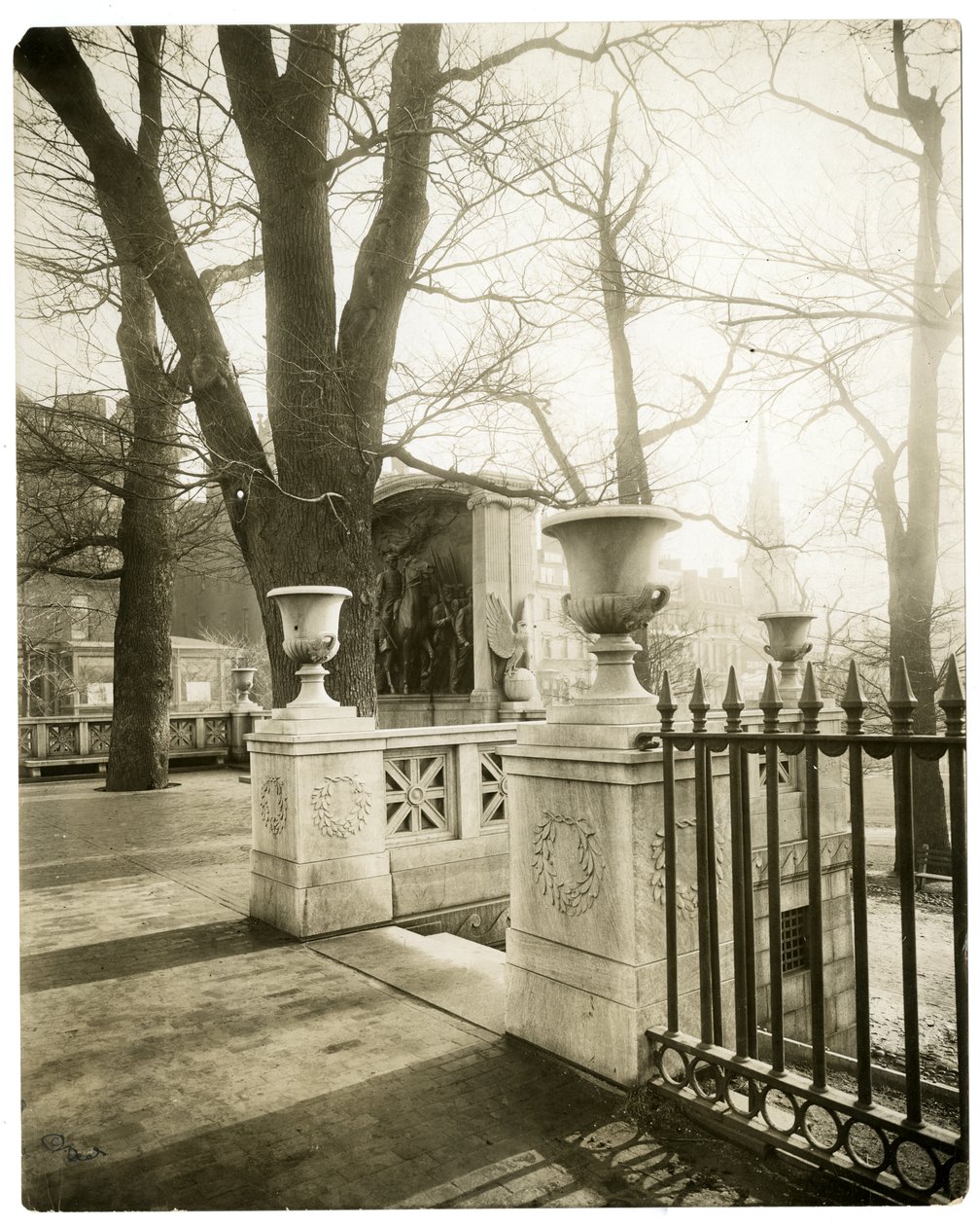 Shaw Memorial, Boston, USA, ca 1902-10 (foto av gelatinsilver) av Jessie Tarbox Beals