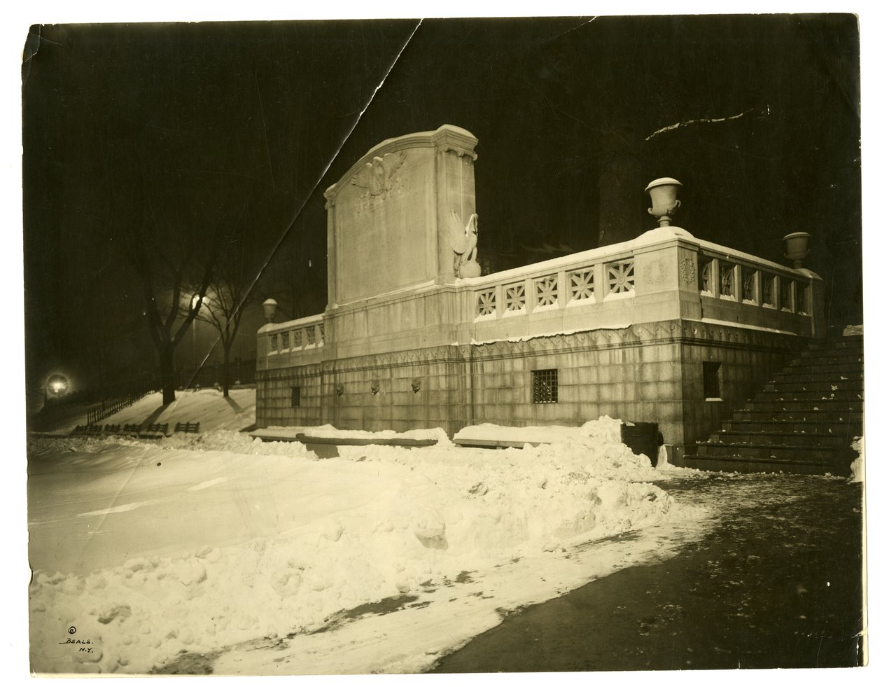 Shaw Memorial på baksidan på natten, Boston, USA, ca 1902-10 (foto av gelatinsilver) av Jessie Tarbox Beals