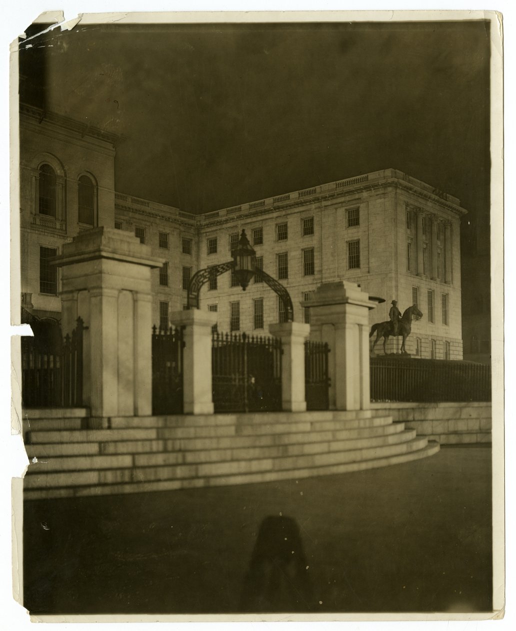 State House, Boston, USA, ca 1902-10 (foto av gelatinsilver) av Jessie Tarbox Beals