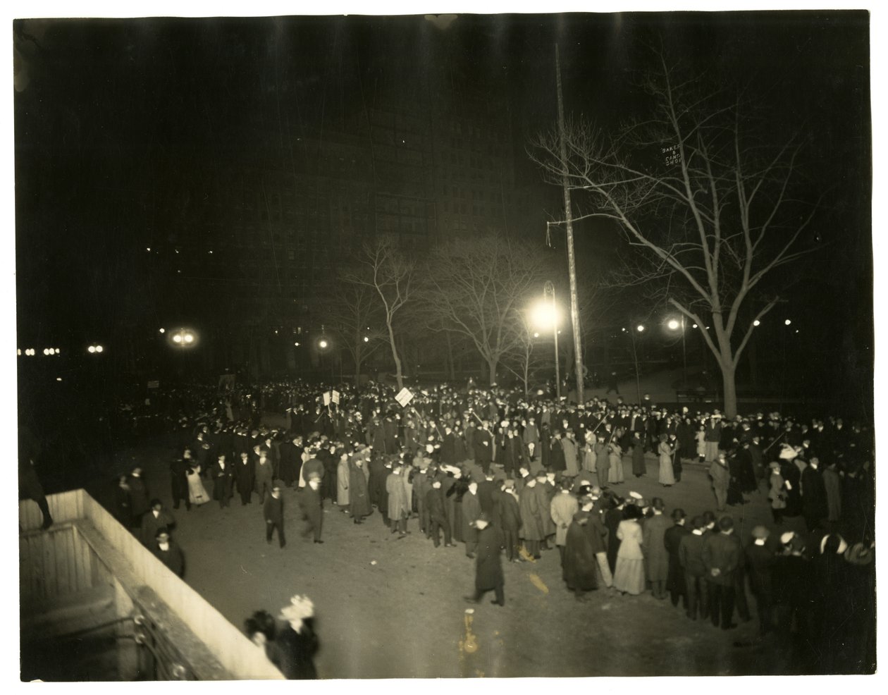 Suffrage Parade, Greenwich Village, New York, USA, ca 1915-18 (foto av gelatinsilver) av Jessie Tarbox Beals