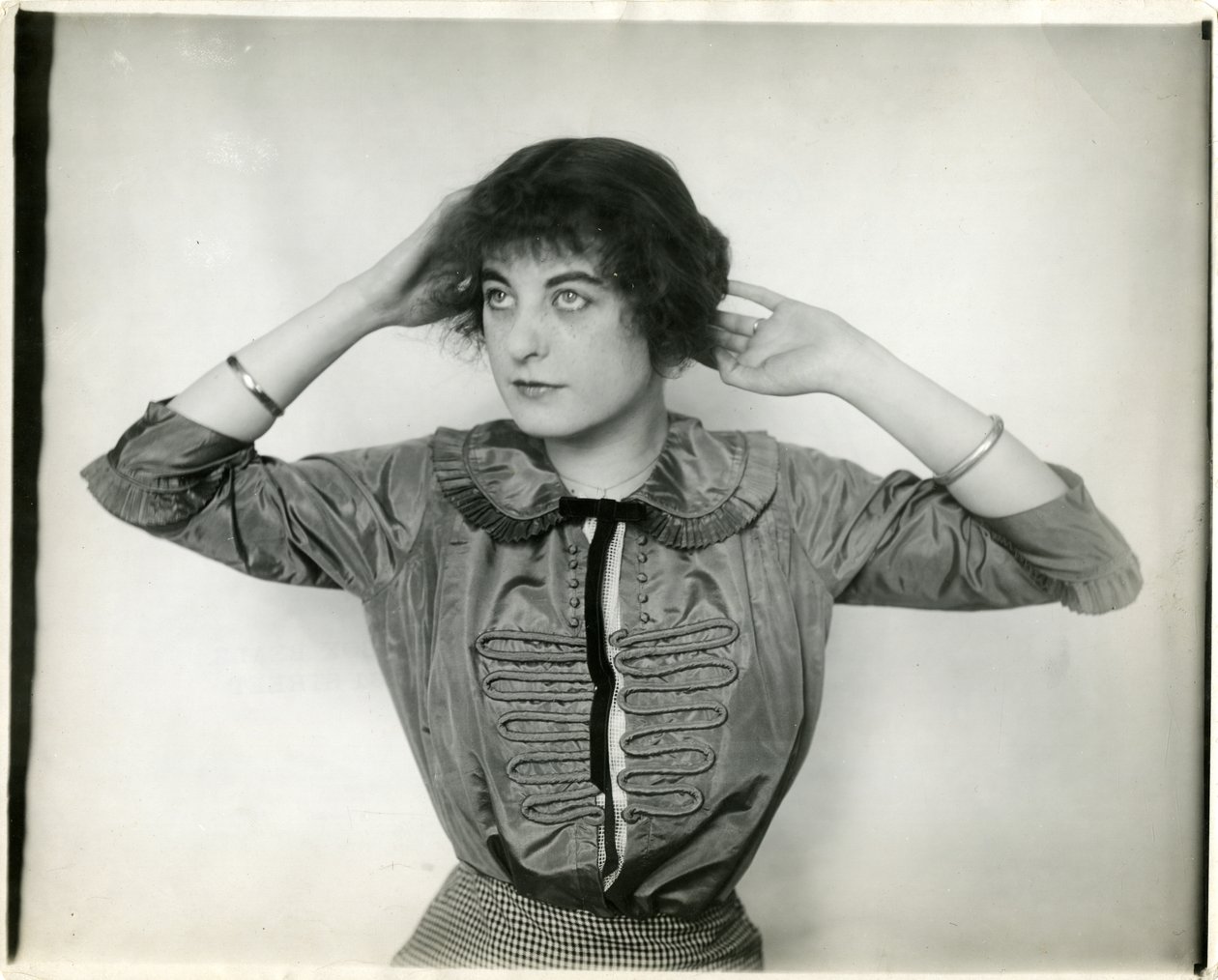 Taftblus, Forsythe, ca 1905-18 (foto av gelatinsilver) av Jessie Tarbox Beals