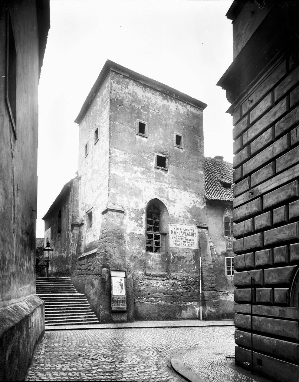 Det romanska kapellet St Lazarus mellan Lazarská Street och Karlstorget revs tillsammans med det intilliggande sjukhuset 1901. av Jindřich Eckert